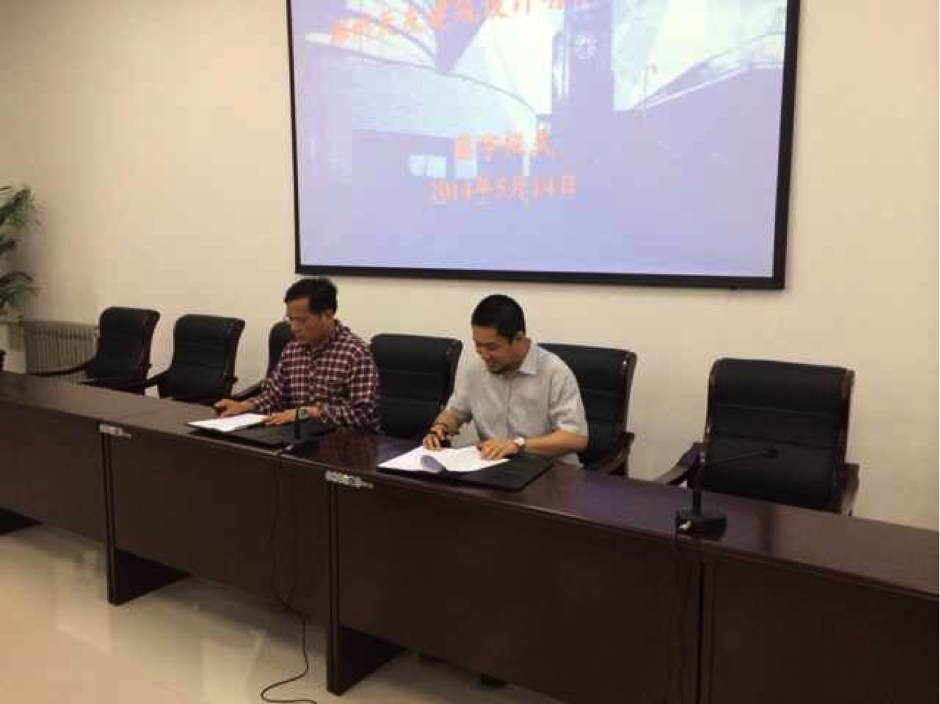 說明: http://www.shuaiguy.cn/uploads/allimg/140902/1-140Z22102312J.JPG